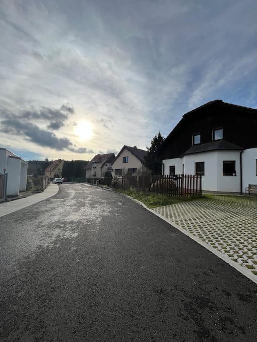 "Stone'S Throw" Krumlov 5 Min By Car, Lipno 15 Min By Car, 2 Bdrooms,Playroom Kajov Exterior photo