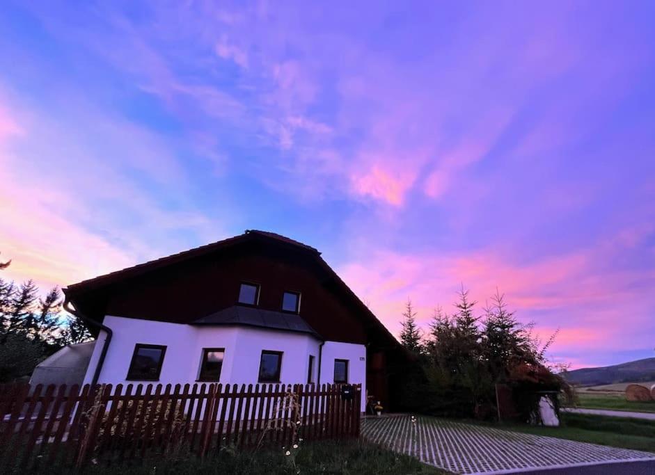 "Stone'S Throw" Krumlov 5 Min By Car, Lipno 15 Min By Car, 2 Bdrooms,Playroom Kajov Exterior photo